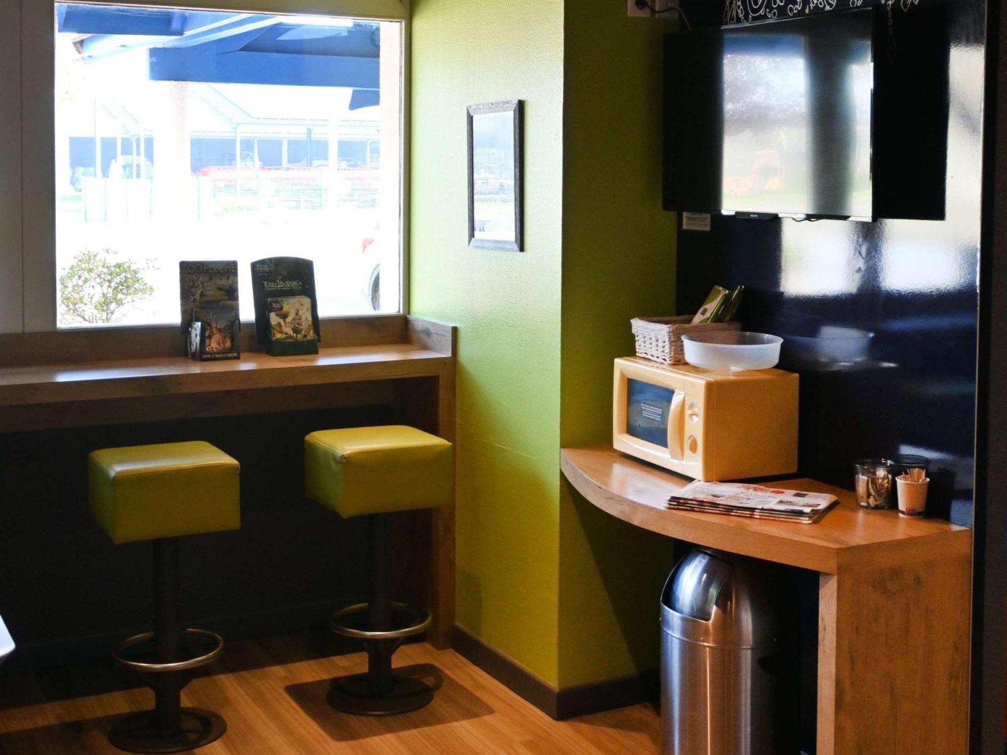 Hotel Ibis Budget Laval Bonchamp Les Laval Dış mekan fotoğraf