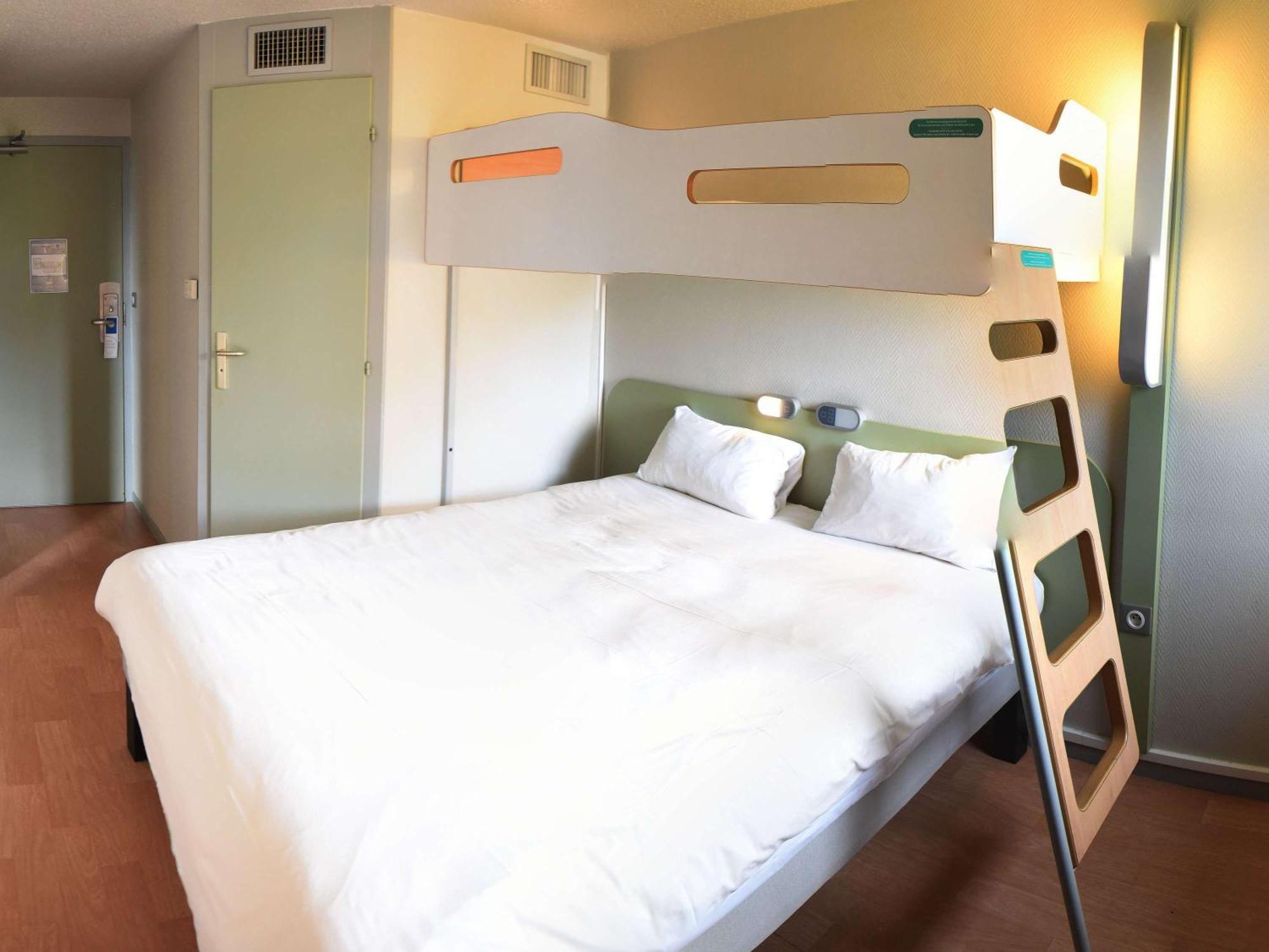 Hotel Ibis Budget Laval Bonchamp Les Laval Dış mekan fotoğraf