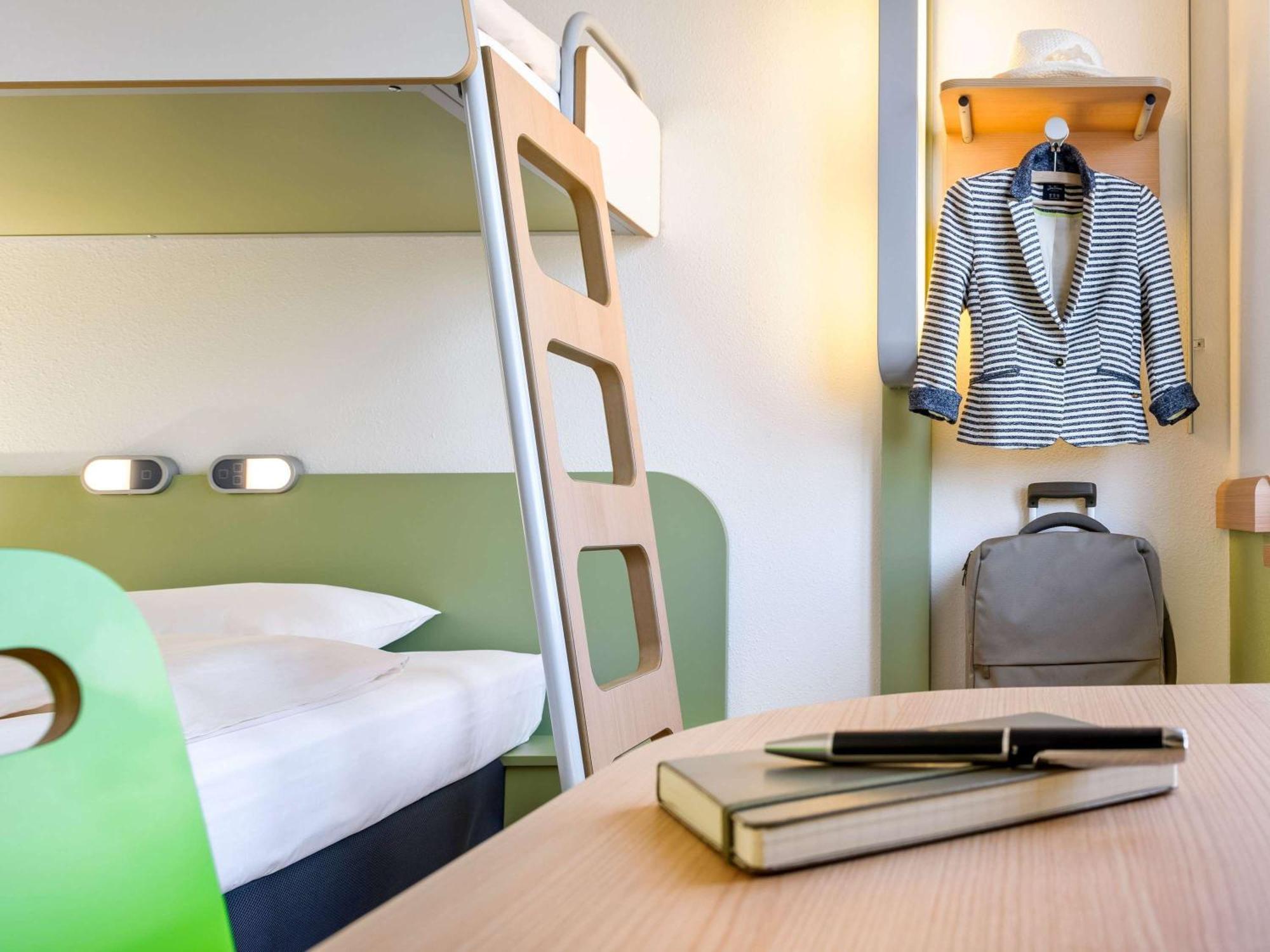 Hotel Ibis Budget Laval Bonchamp Les Laval Dış mekan fotoğraf